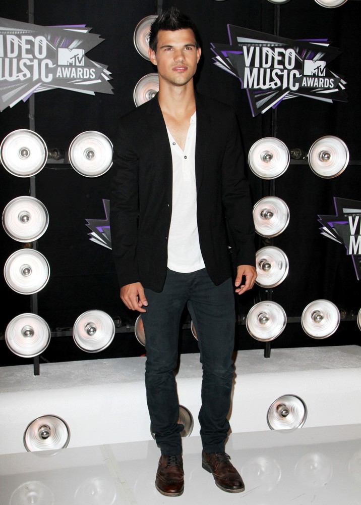 Taylor Lautner;<br>2011 MTV Video Music Awards - Arrivals