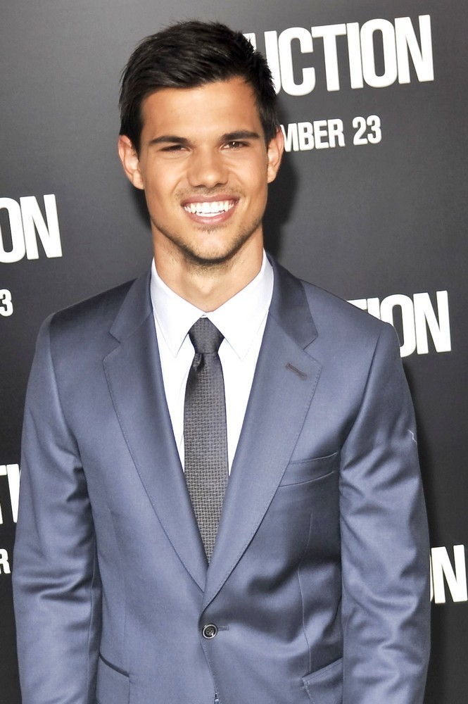 Taylor Lautner;<br>The Premiere of Abduction - Arrivals