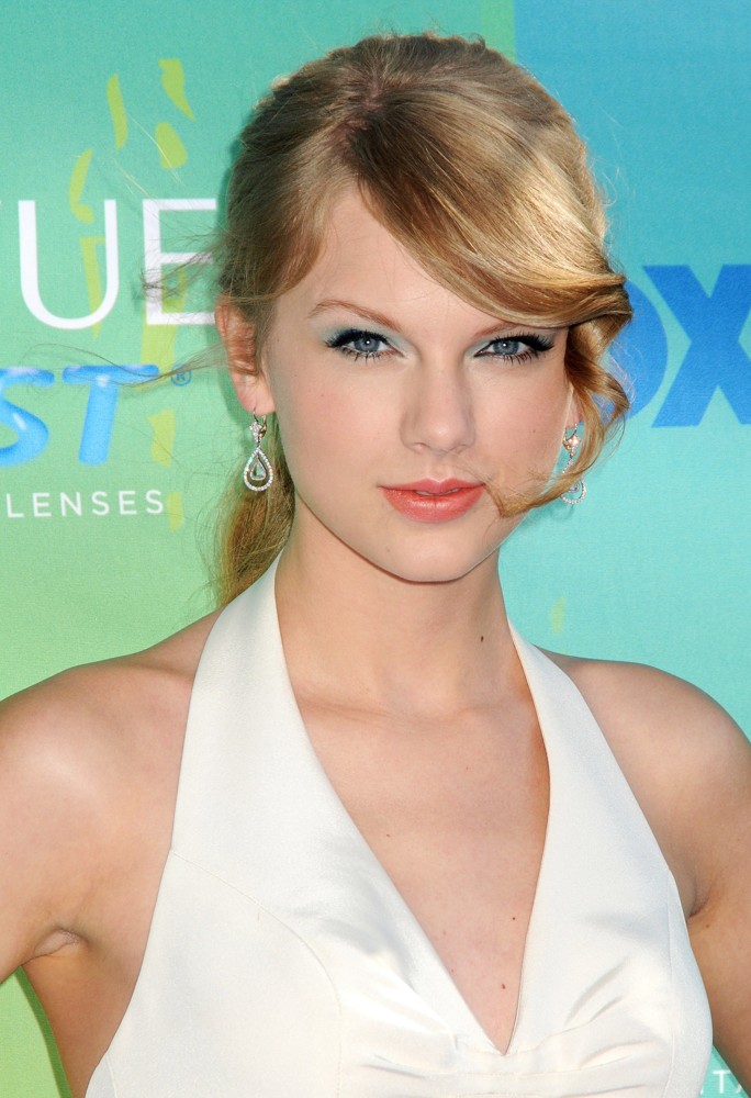 Taylor Swift;<br>2011 Teen Choice Awards