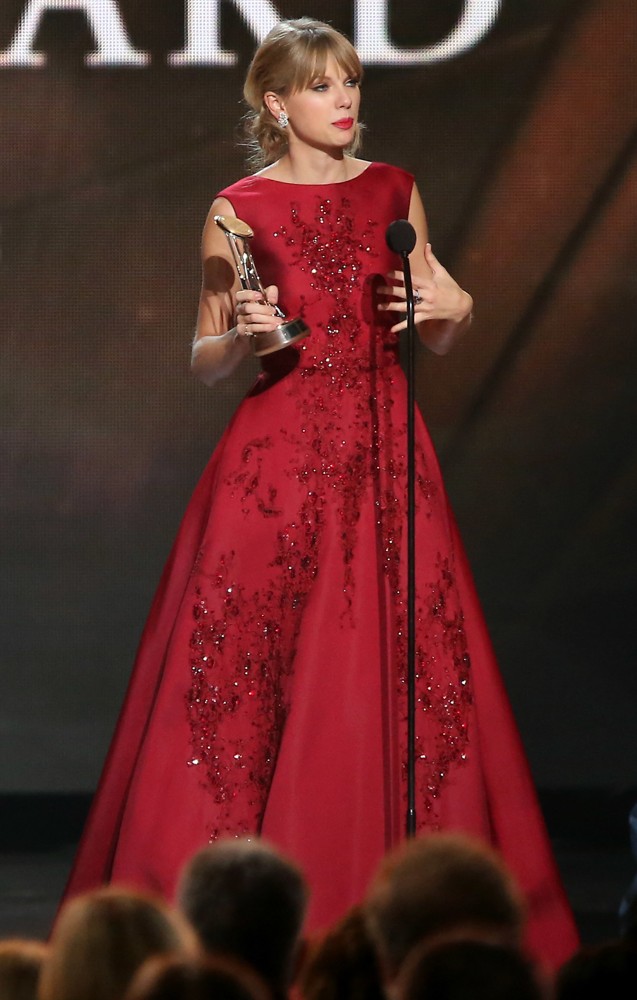 Taylor Swift Picture 739 47th Annual CMA Awards Show
