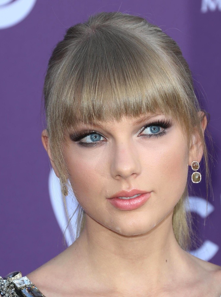 Taylor Swift;<br>48th Annual ACM Awards - Arrivals