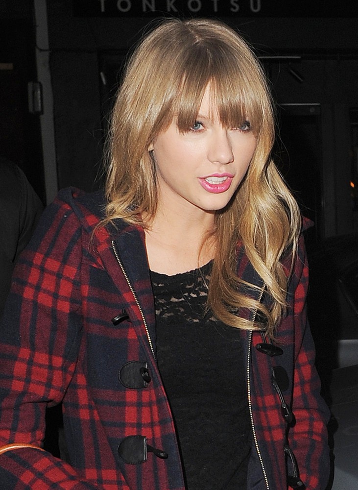 Taylor Swift;<br>Taylor Swift Leaving The Florist Arms