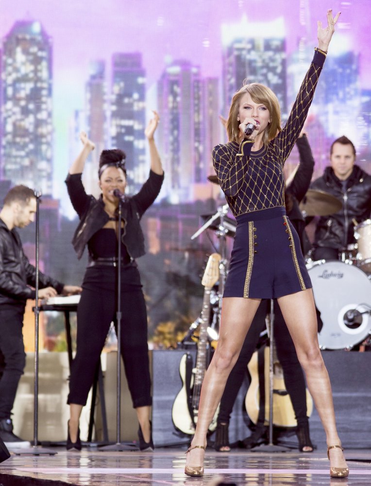 Taylor Swift;<br>Taylor Swift Performing Live on Good Morning America