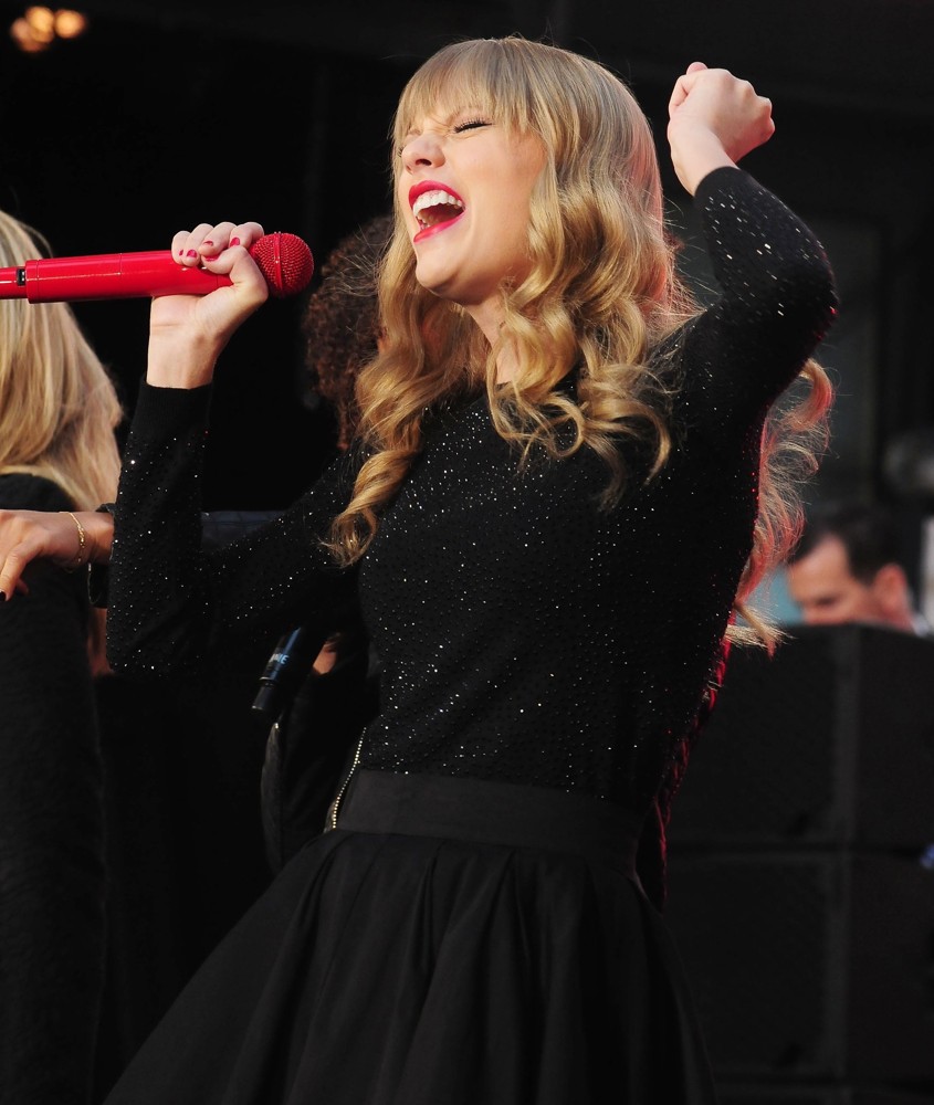 Taylor Swift;<br>Taylor Swift Performs on ABC's Good Morning America