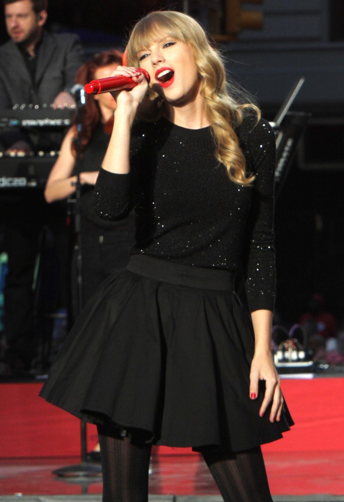 Taylor Swift;<br>Taylor Swift Performs on ABC's Good Morning America