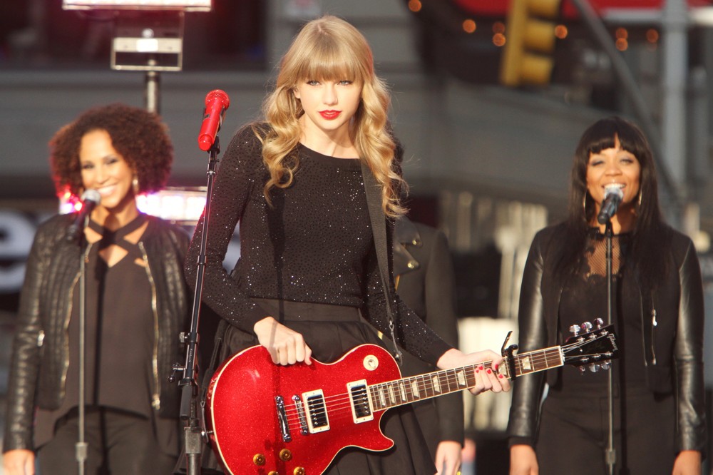 Taylor Swift;<br>Taylor Swift Performs on ABC's Good Morning America