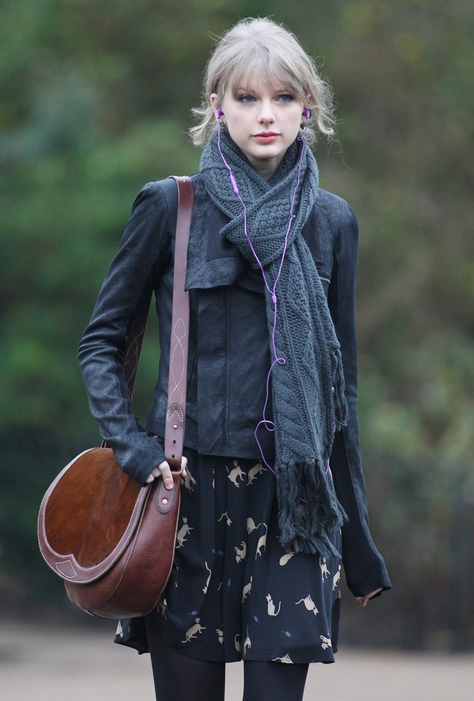 Taylor Swift;<br>Taylor Swift Visits The Diana Memorial in London
