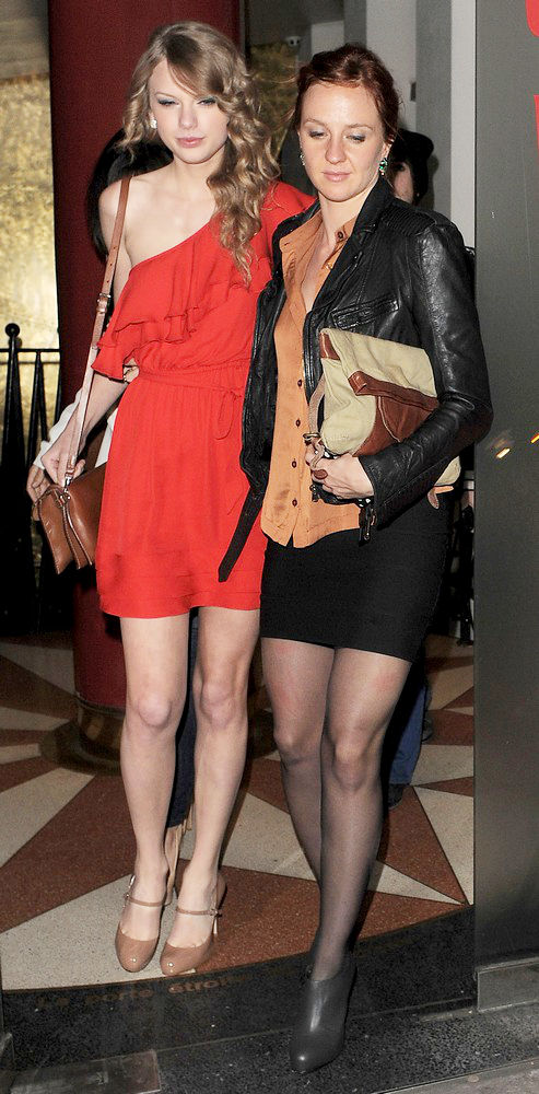 Taylor Swift;<br>Taylor Swift Visits Benihana Restaurant in Chelsea with Friends for Dinner