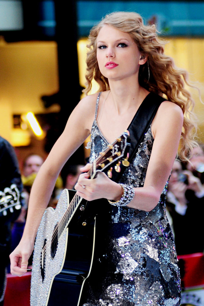 Taylor Swift's 'Today' Performances Captured in Video and
