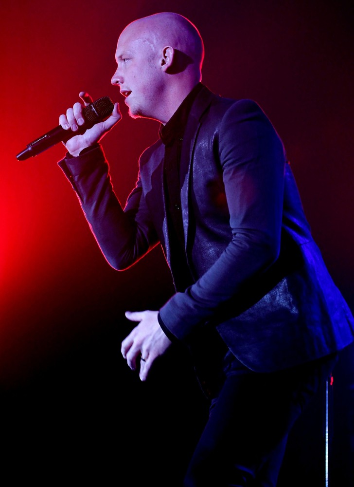 Isaac Slade;The Fray;<br>Kelly Clarkson and The Fray Performing