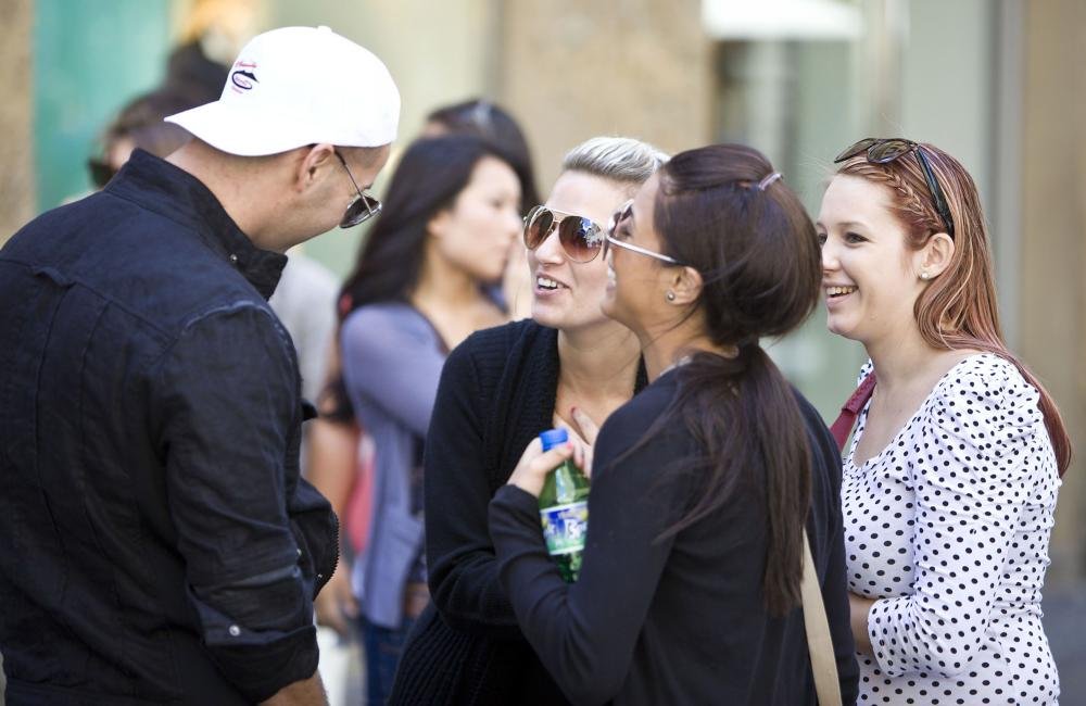 The Situation;<br>Jersey Shore Cast Are Working, The Manager Gets Flustered by The Convoy of Trucks