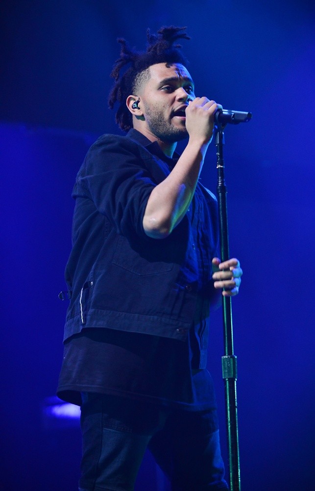 Weekend concerts. Концерт the Weeknd. Зе викенд концерт. Певец де викенд. Weeknd на сцене 2015.