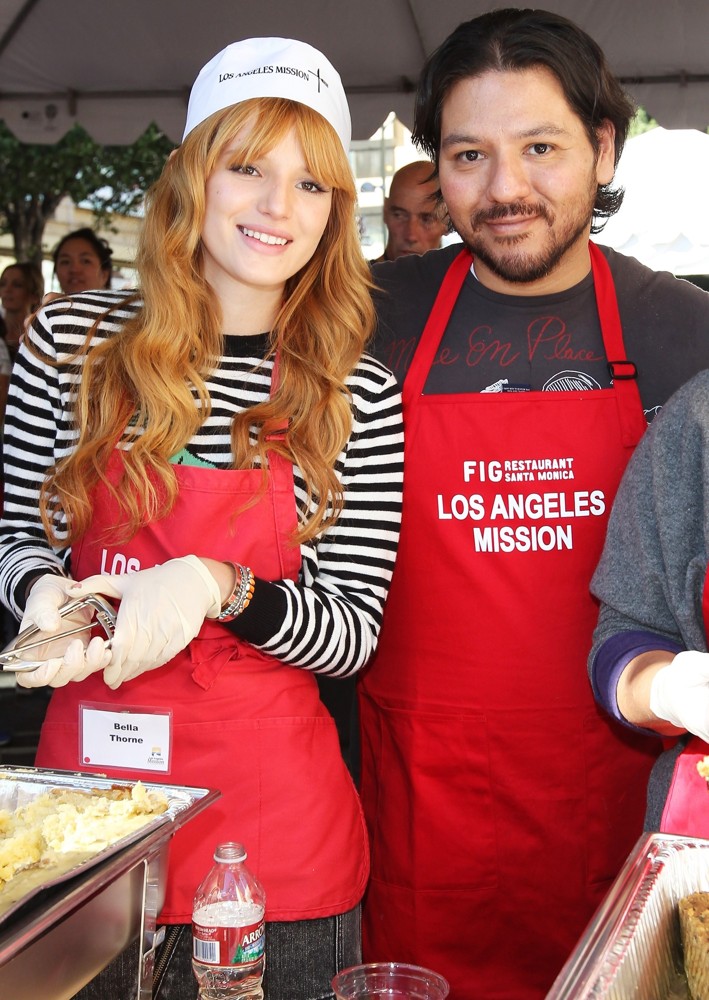 Bella Thorne;Ray Garcia;<br>The LA Mission's Annual Thanksgiving for The Homeless