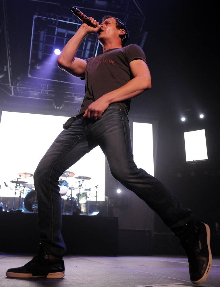 Brad Arnold;3 Doors Down;<br>3 Doors Down Perform Live on Stage