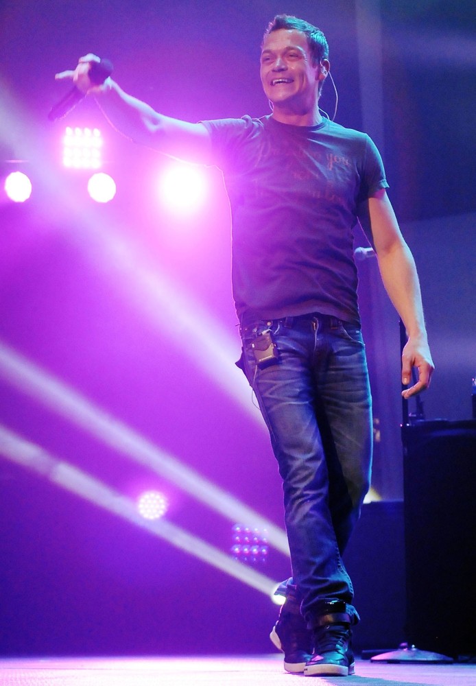 Brad Arnold;3 Doors Down;<br>3 Doors Down Perform Live on Stage