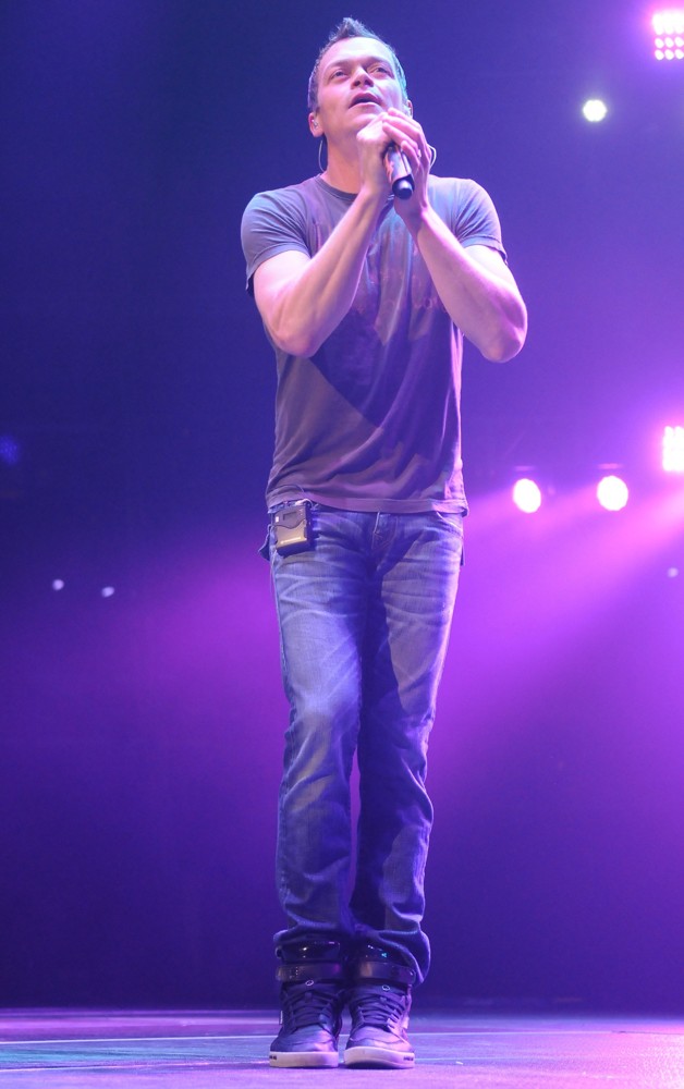 Brad Arnold;3 Doors Down;<br>3 Doors Down Perform Live on Stage