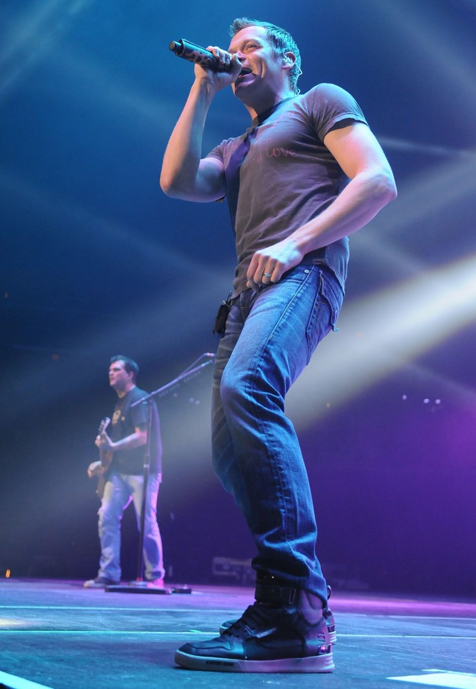 Chris Henderson;Brad Arnold;3 Doors Down;<br>3 Doors Down Perform Live on Stage
