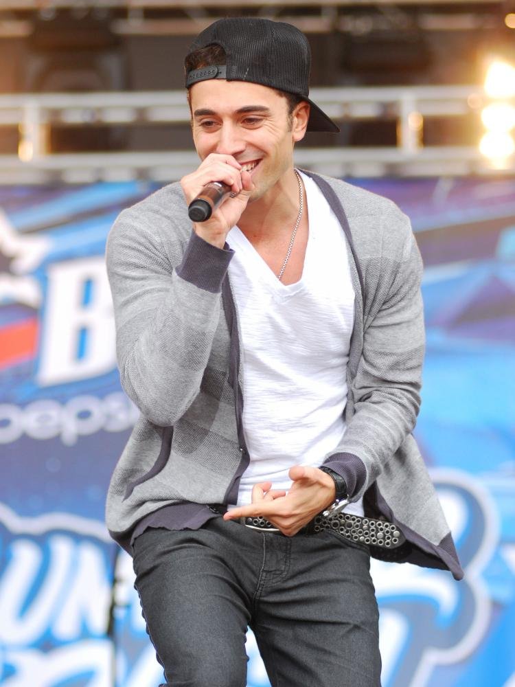 Tino Coury;<br>B96 Pepsi SummerBash 2011