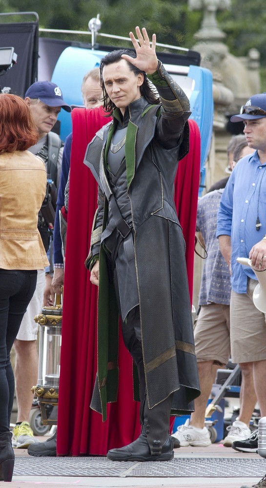 Tom Hiddleston;<br>Actors on The Set of The Avengers Shooting on Location in Manhattan