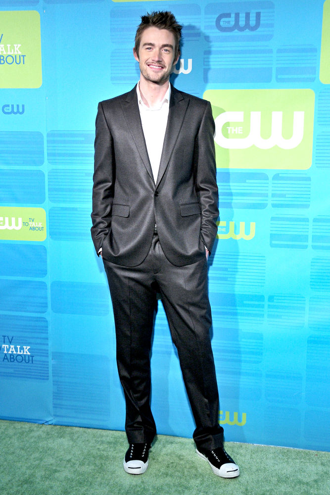 Robert Buckley;<br>2010 The CW Network UpFront - Arrivals