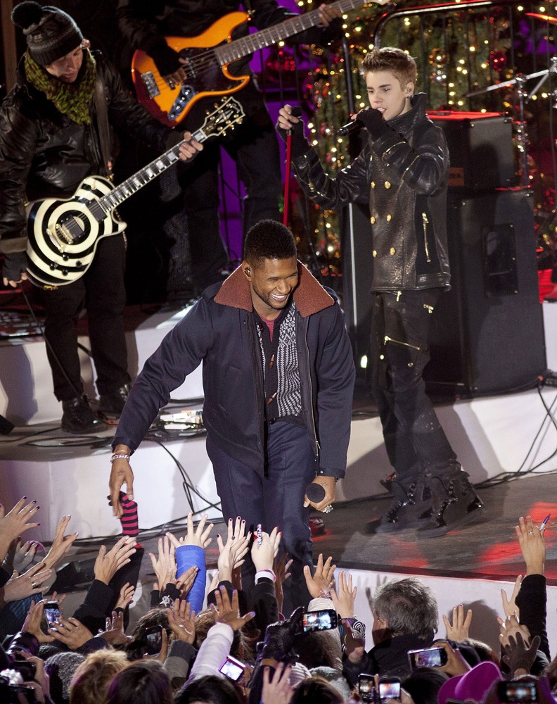 Usher;Justin Bieber;<br>Justin Bieber and Usher Perform for The Pre-Taping of The Rockefeller Center Christmas Tree Lighting