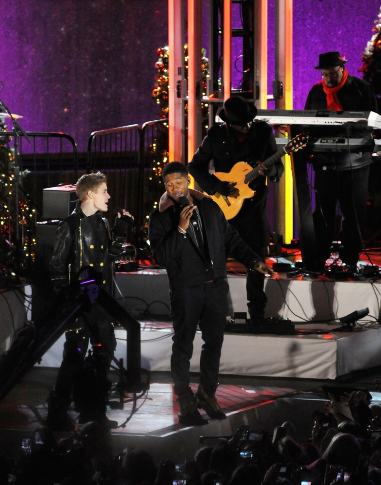 Justin Bieber;Usher;<br>Justin Bieber and Usher Perform for The Pre-Taping of The Rockefeller Center Christmas Tree Lighting