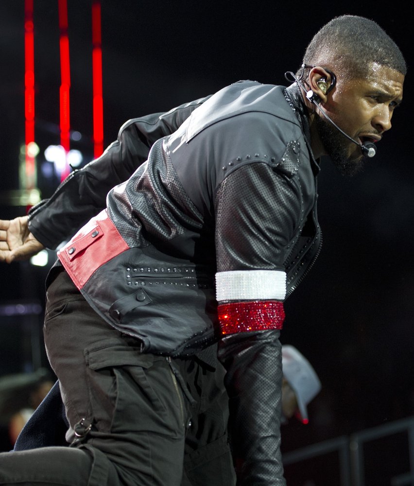 Usher Picture 1 - Usher Performing Live in Concert