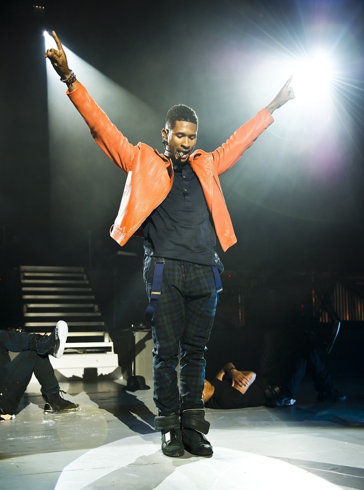Usher;<br>Usher Performs at The Apollo Hammersmith