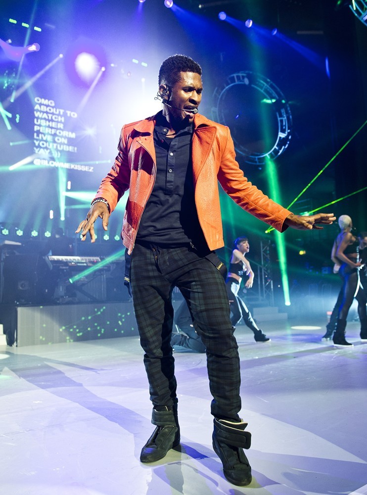 Usher;<br>Usher Performs at The Apollo Hammersmith