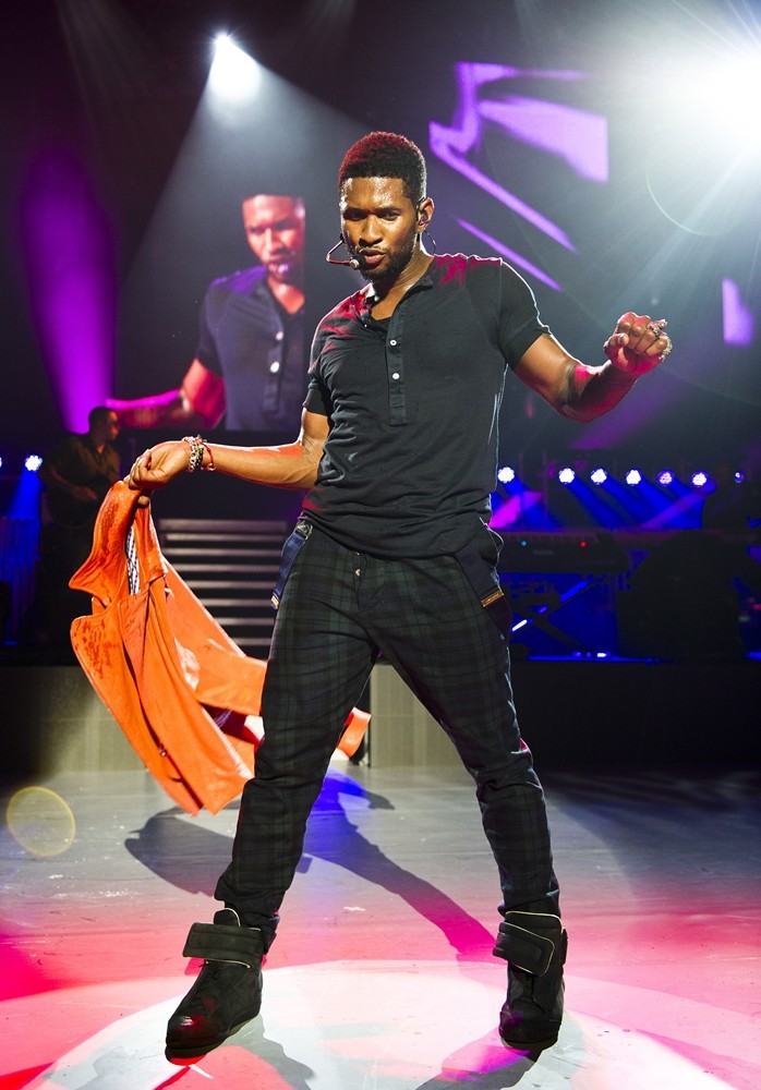 Usher;<br>Usher Performs at The Apollo Hammersmith