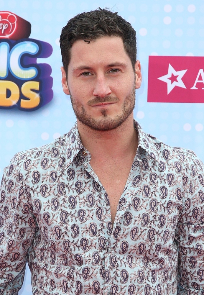 valentin chmerkovskiy Picture 5 - 2015 Radio Disney Music Awards - Arrivals
