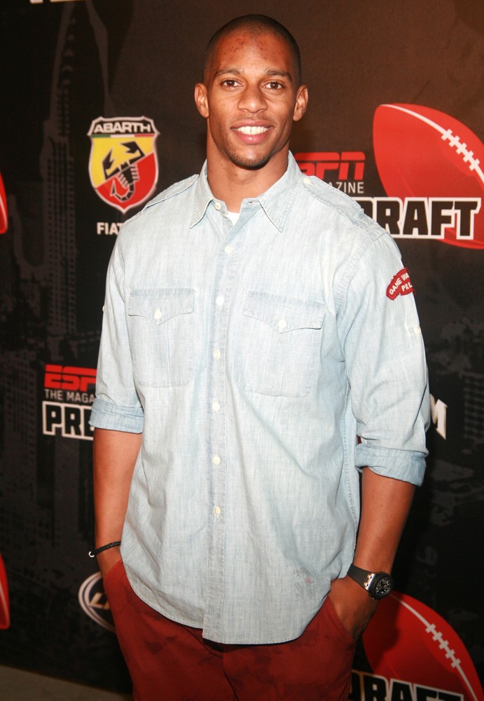 Victor Cruz Picture 16 - The Cosmopolitan for Latinas Premiere