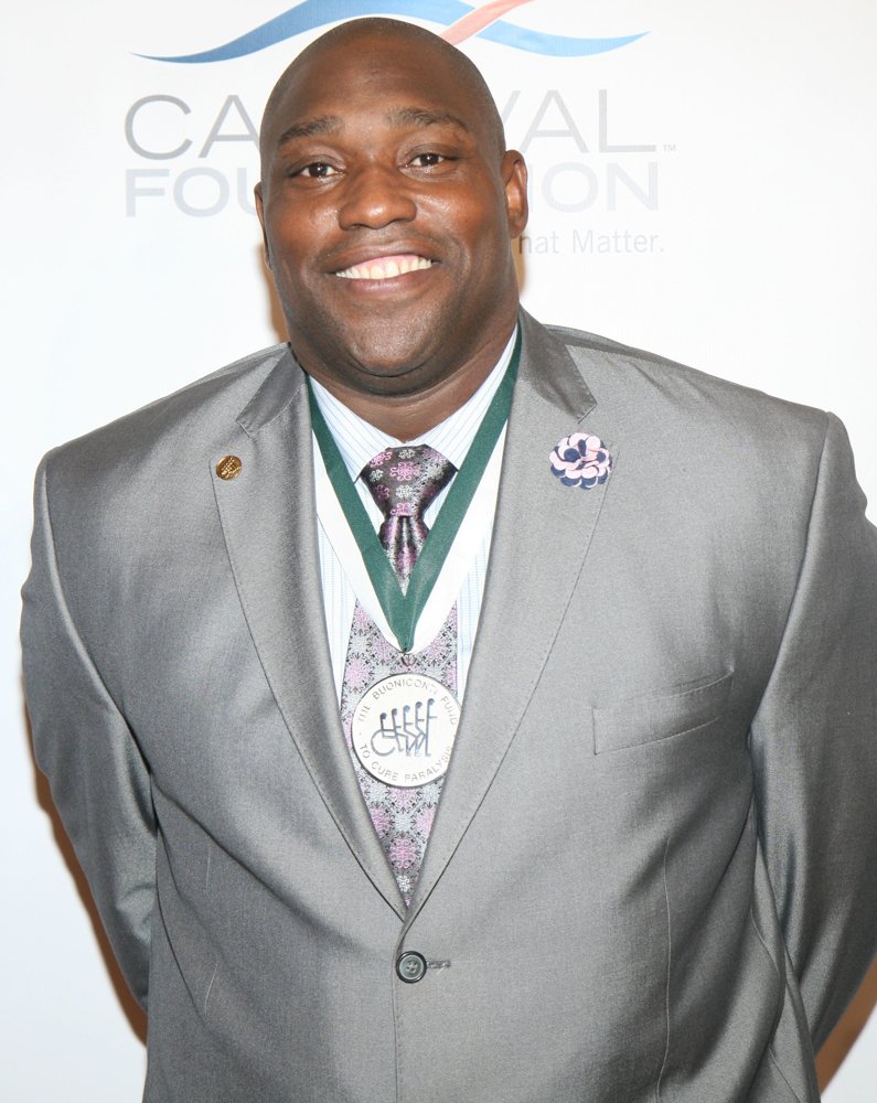 Warren Sapp;<br>29th Annual Great Sports Legends Dinner to Benefit The Buoniconti Fund to Cure Paralysis - Arrivals