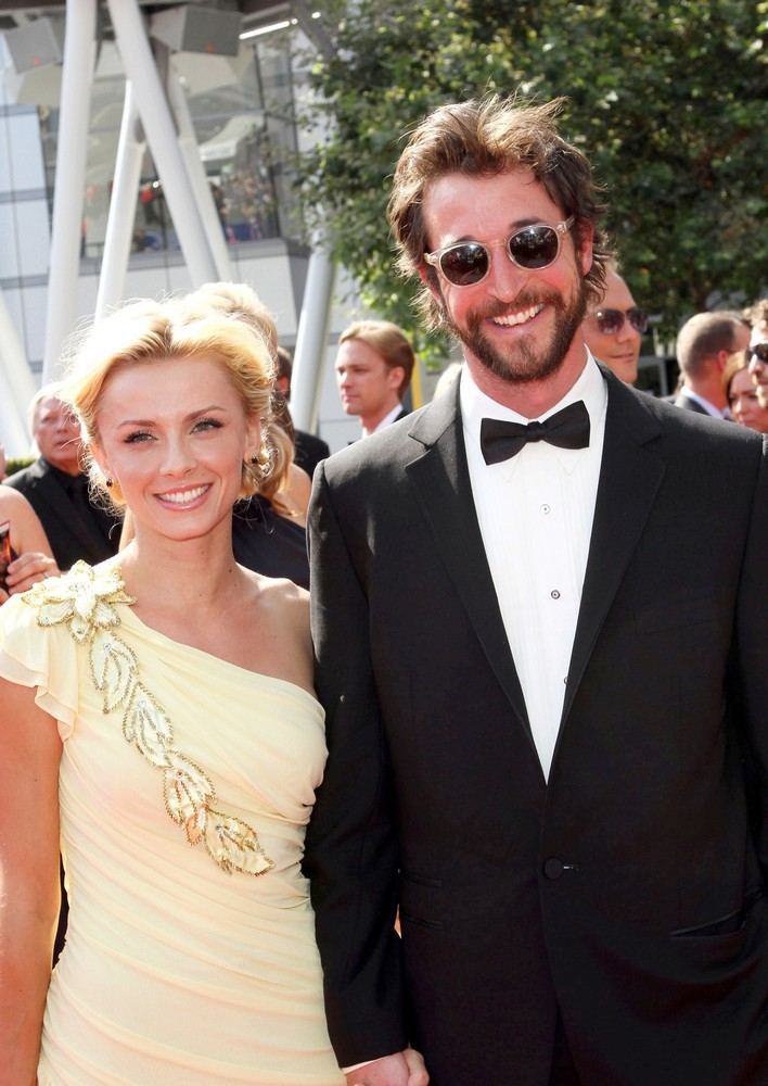 Sara Wells;Noah Wyle;<br>2011 Primetime Creative Arts Emmy Awards - Arrivals