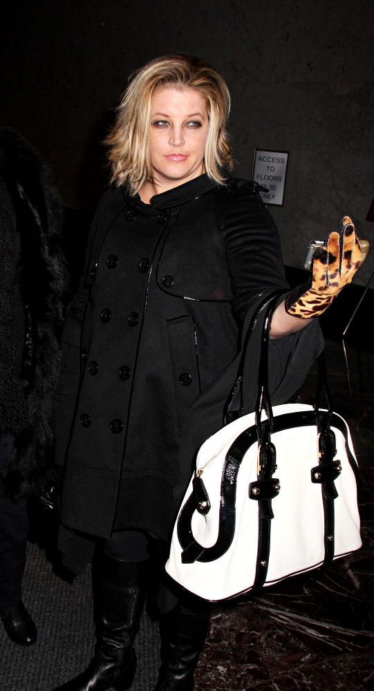 Lisa Marie Presley Fires Employees for Not Signing Privacy Contracts