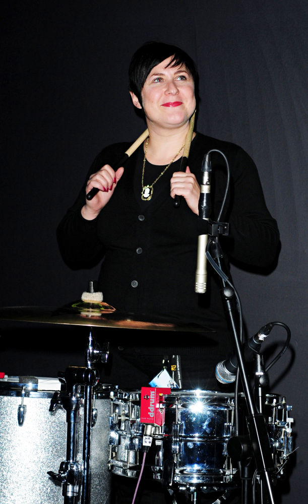 Glasvegas Picture 2 - Glasvegas performing live set at Zavvi