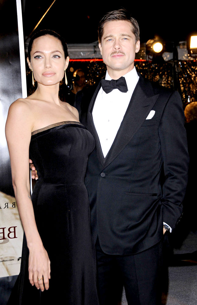 Brad Pitt;Angelina Jolie;<br>The Los Angeles Premiere of 'The Curious Case of Benjamin Button' - Arrivals