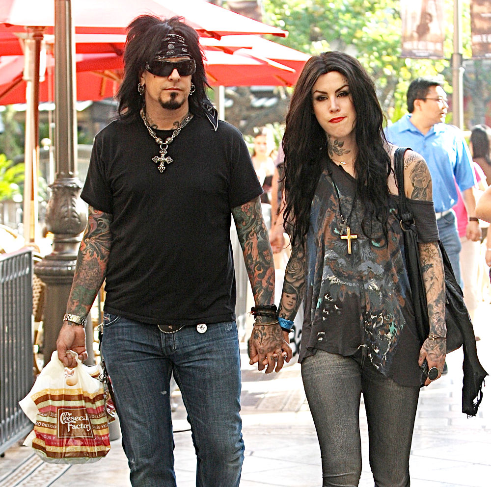 kat von d Picture 14 - Kat Von D and Nikki Sixx Having Lunch at tThe Cheesecake Factory in Hollywood