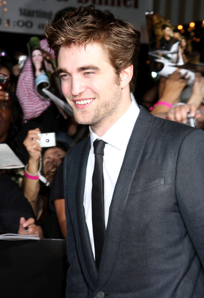 Robert Pattinson Too Famous to Do Theater Stuff
