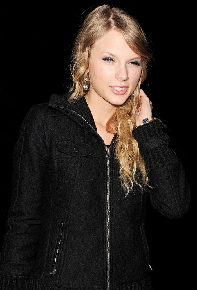 Taylor Swift;<br>Taylor Swift arriving back at her hotel