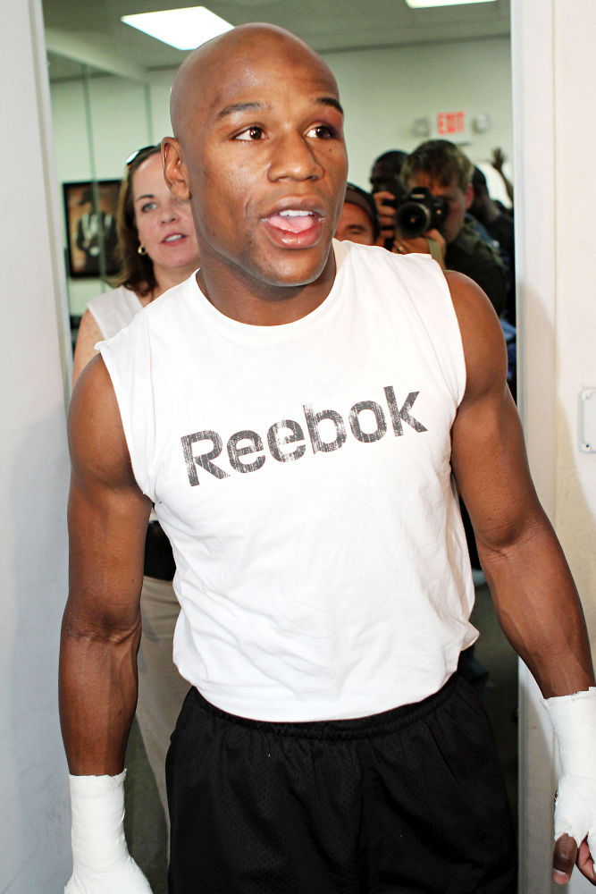 Floyd Mayweather, Jr. Faces Eight Charges After Fighting With Ex-Lover