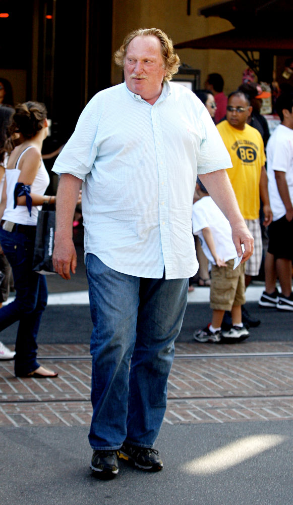 Jeffrey Jones;<br>Jeffrey Jones Shops with His Wife at The Grove