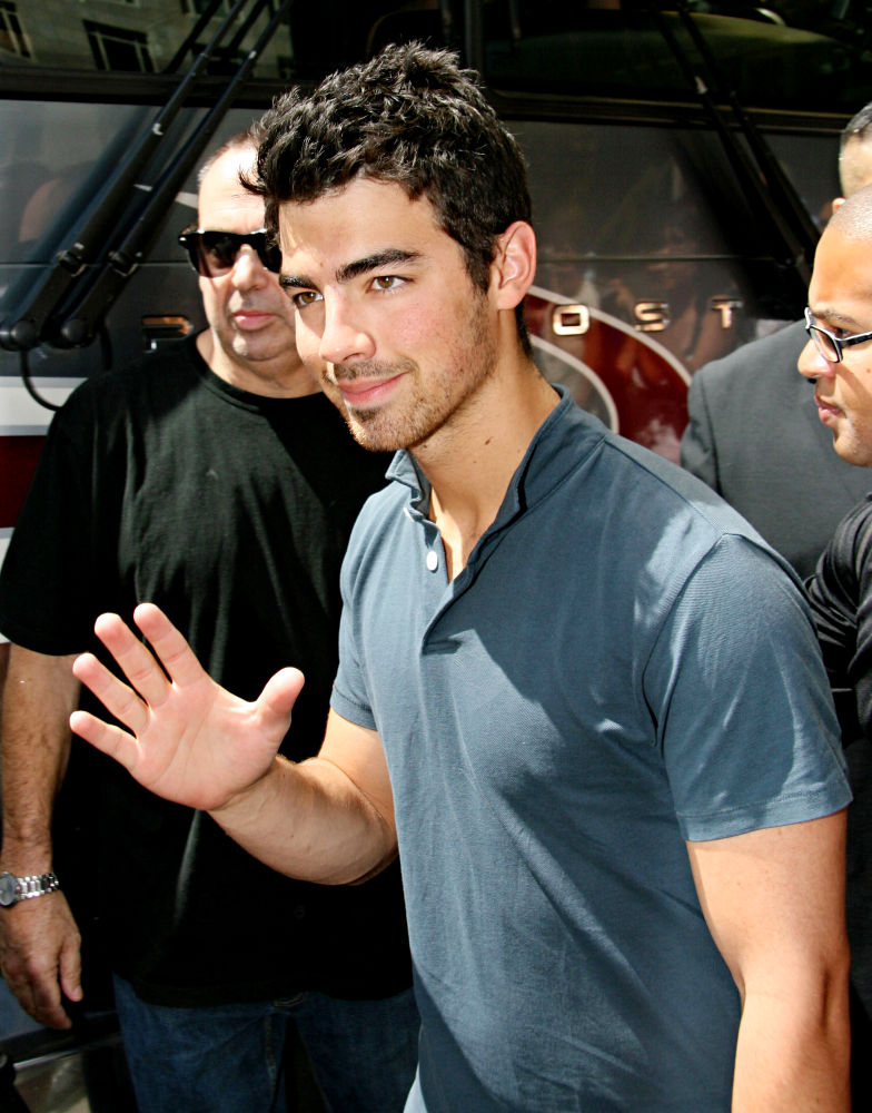 Joe Jonas;Jonas Brothers;<br>Joe Jonas Leaving His Hotel in Manhattan