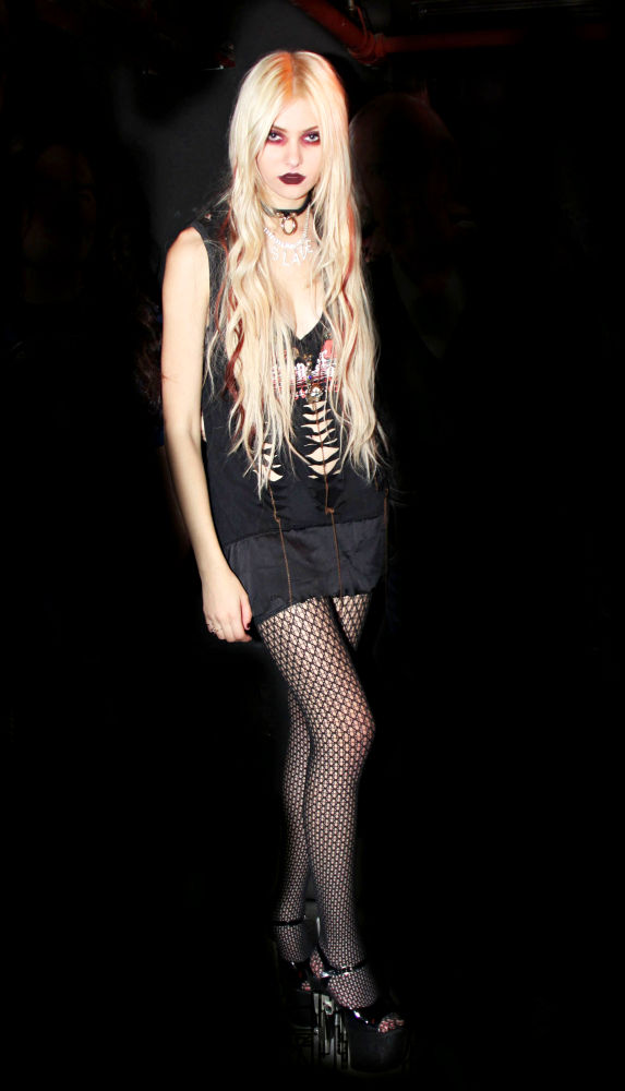 Taylor Momsen;<br>Paper Magazine and Express Celebrate Their Spring Collection
