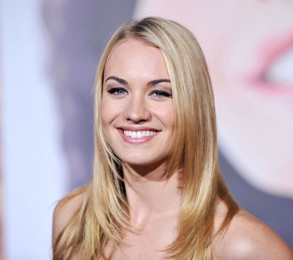 Yvonne Strahovski;<br>Disney's 'Tangled' Los Angeles Premiere - Arrivals