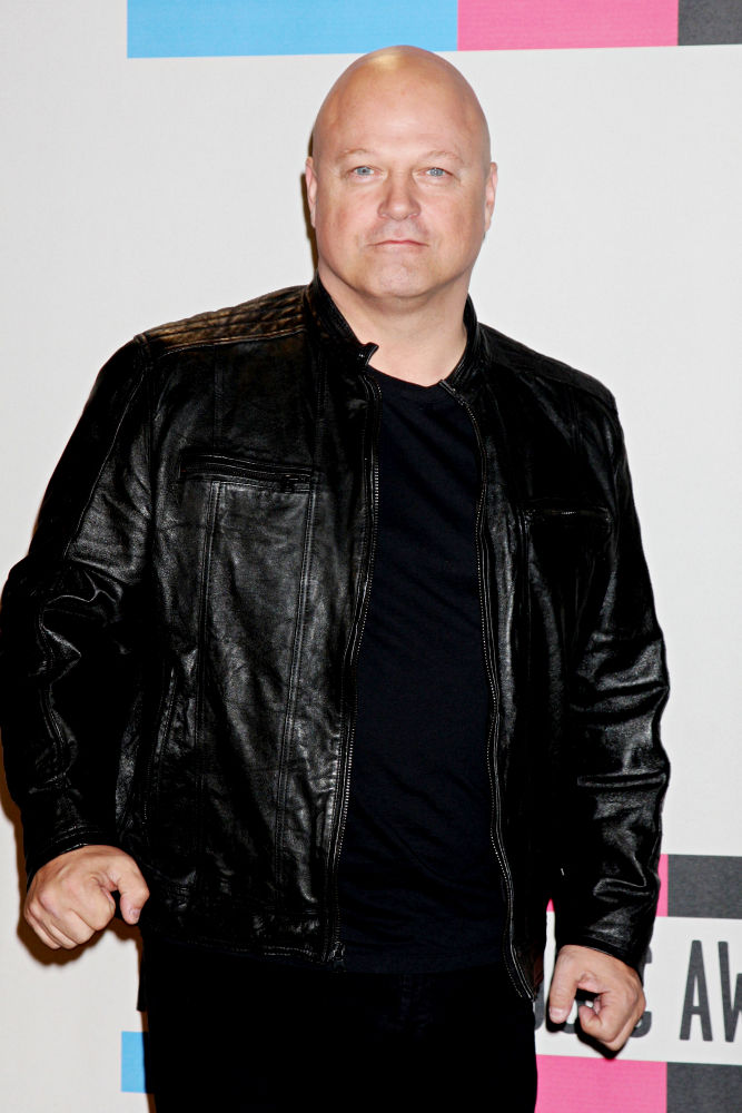 Michael Chiklis;<br>2010 American Music Awards - Press Room