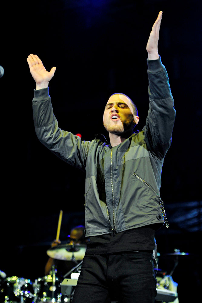 Mike Posner;<br>The 2010 B96 Jingle Bash Show