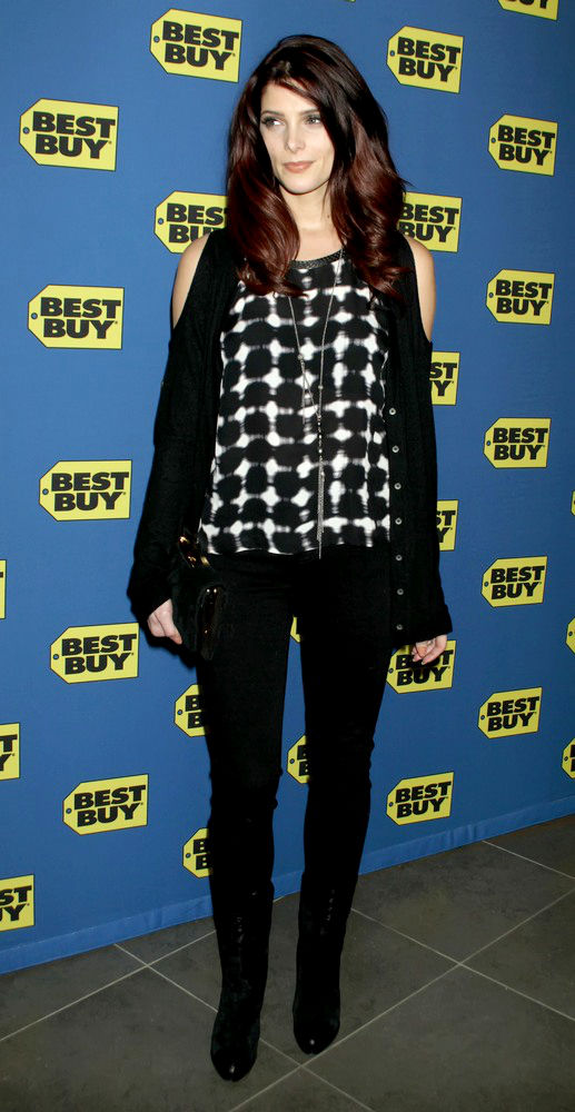 Ashley Greene;<br>Sign Copies of The DVD Release of 'Twilight Saga: Eclipse'