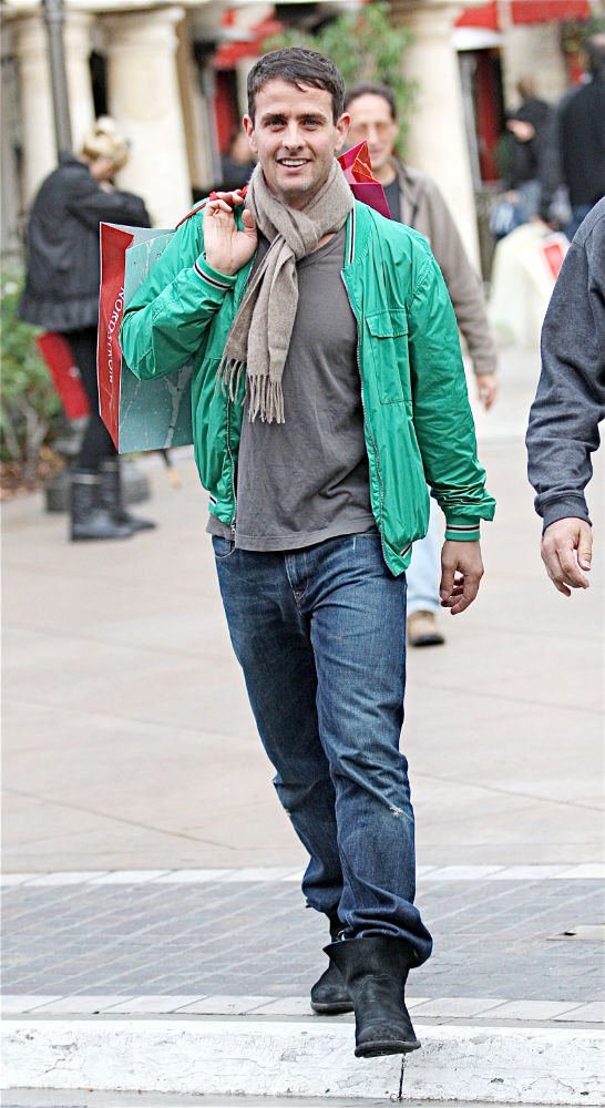 Joey McIntyre;<br>Joey Mcintyre Seen doing Some Last Minute Christmas Shopping at Nordstrom and Victoria's Secret