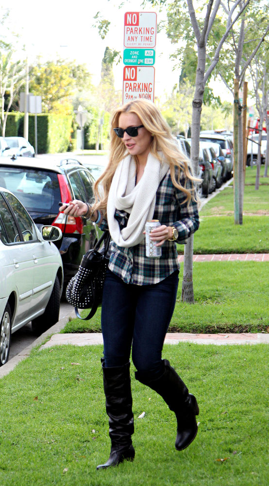 Lindsay Lohan Denies Dating Tom Hardy